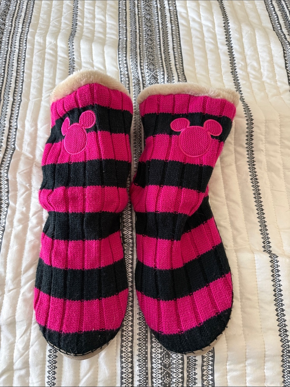 Women’s Cozy Striped Slipper Socks - Hot Pink & Black